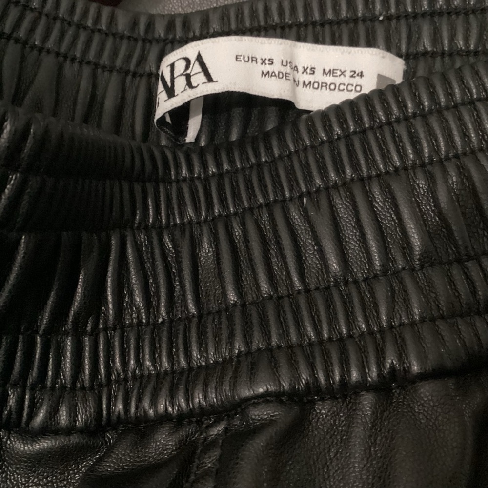 BLOGGERS FAVE Zara Vegan Black Faux Leather Cargo Pants Size X-Small - Picture 4 of 5